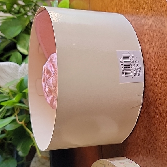 Putting on the Ritz Jewelry Unique Gift Box Victorian Bonnet 👒  with Hat Box - Picture 11 of 11